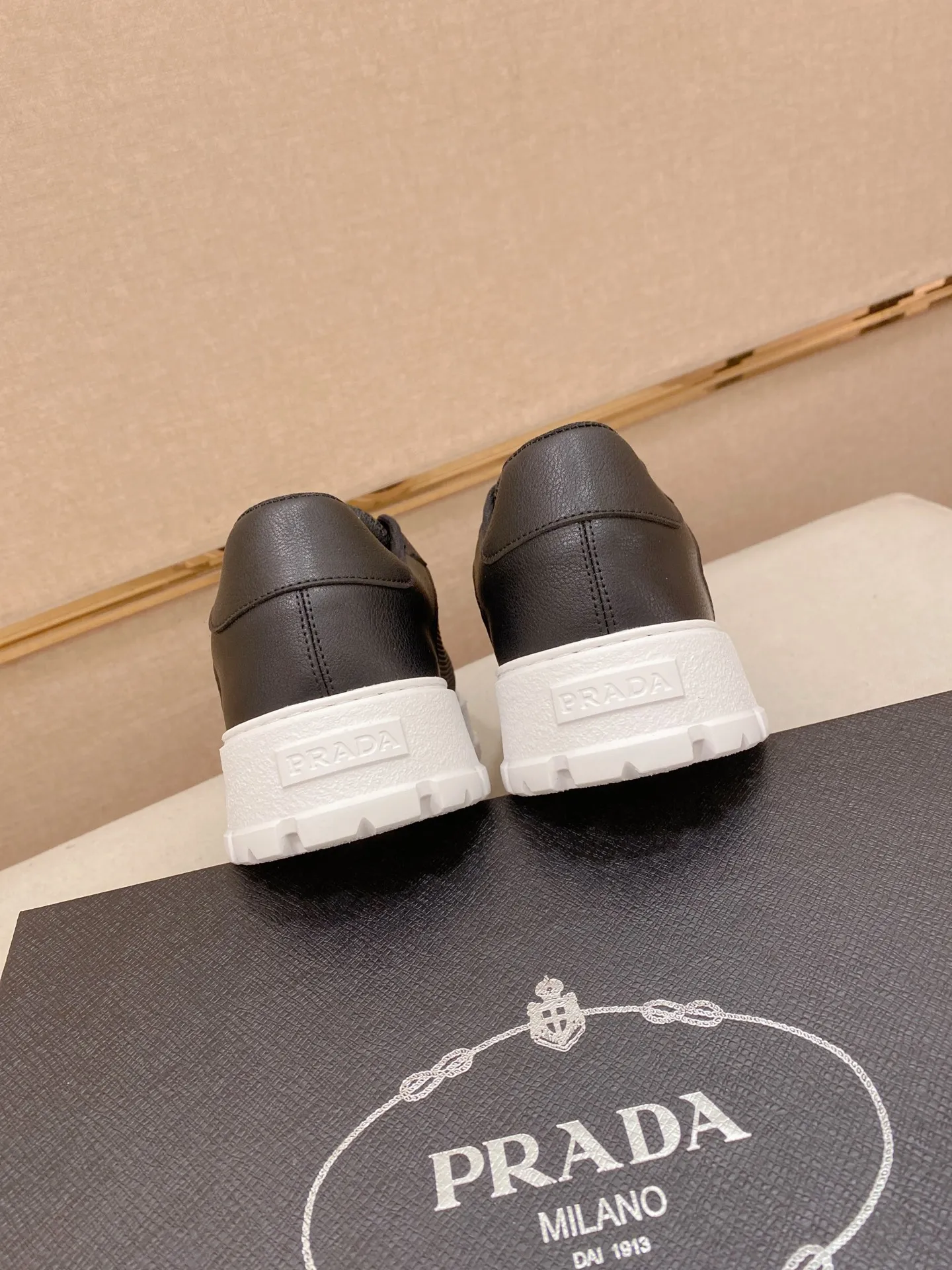 Men's men's shoes💰: 440💰[Prada～Prada] Trendy new styles are on the market. Same style as the official website. Counter quality. Original version. [Strong] [Strong] Imported selected first-layer cowhide. Comfortable and breathable sheepskin lining, fine workmanship, upper layer made of 100% pure cowhide, original last shape, comfortable on the feet, shoe sizes 38 to 44